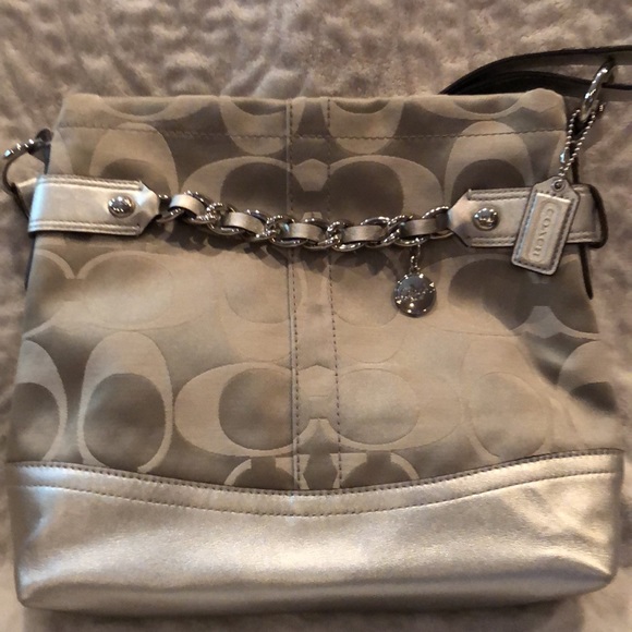 Gorgeous Coach gray an silver leather pink lining 12x10x3 9” drop strap - Picture 9 of 11